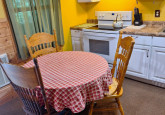 10_DiningTableRoundViewToStove