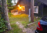 6_exteriorParkingPathToCabinWEB