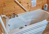 19_bathroomLowerJetTubTrajetWEB