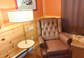4_KingBedroomReclinerVintageLamp