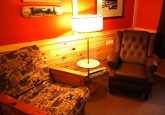4_kingbdrmChairLoungers