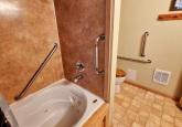 9_BathroomLowerTub