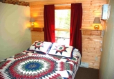 9_Queenbedroom2012PIX